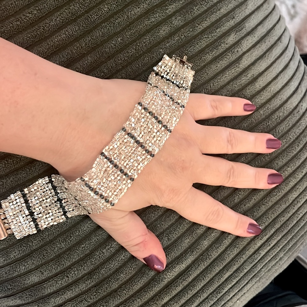 Great gift! Will come in gift box! Handmade beaded bracelet